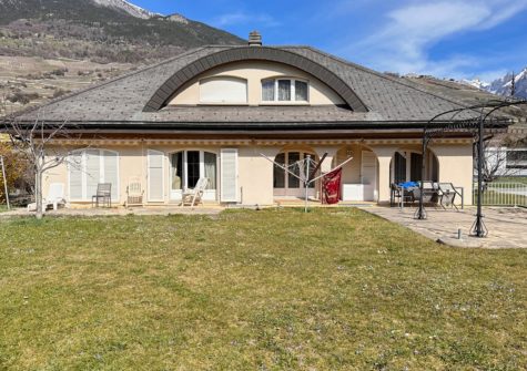 Maison de maître de 7.5 pces et s-sol entièrement excavé à Vétroz