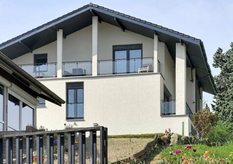 Lot de deux maisons jumelées de 5.5 pièces accompagnée d&rsquo;une maison indépendante de 31m2 à Lugrin avec vue sur le lac