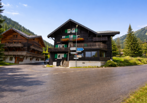 Auberge de 16 chambres avec bar à louer sur Morgins
